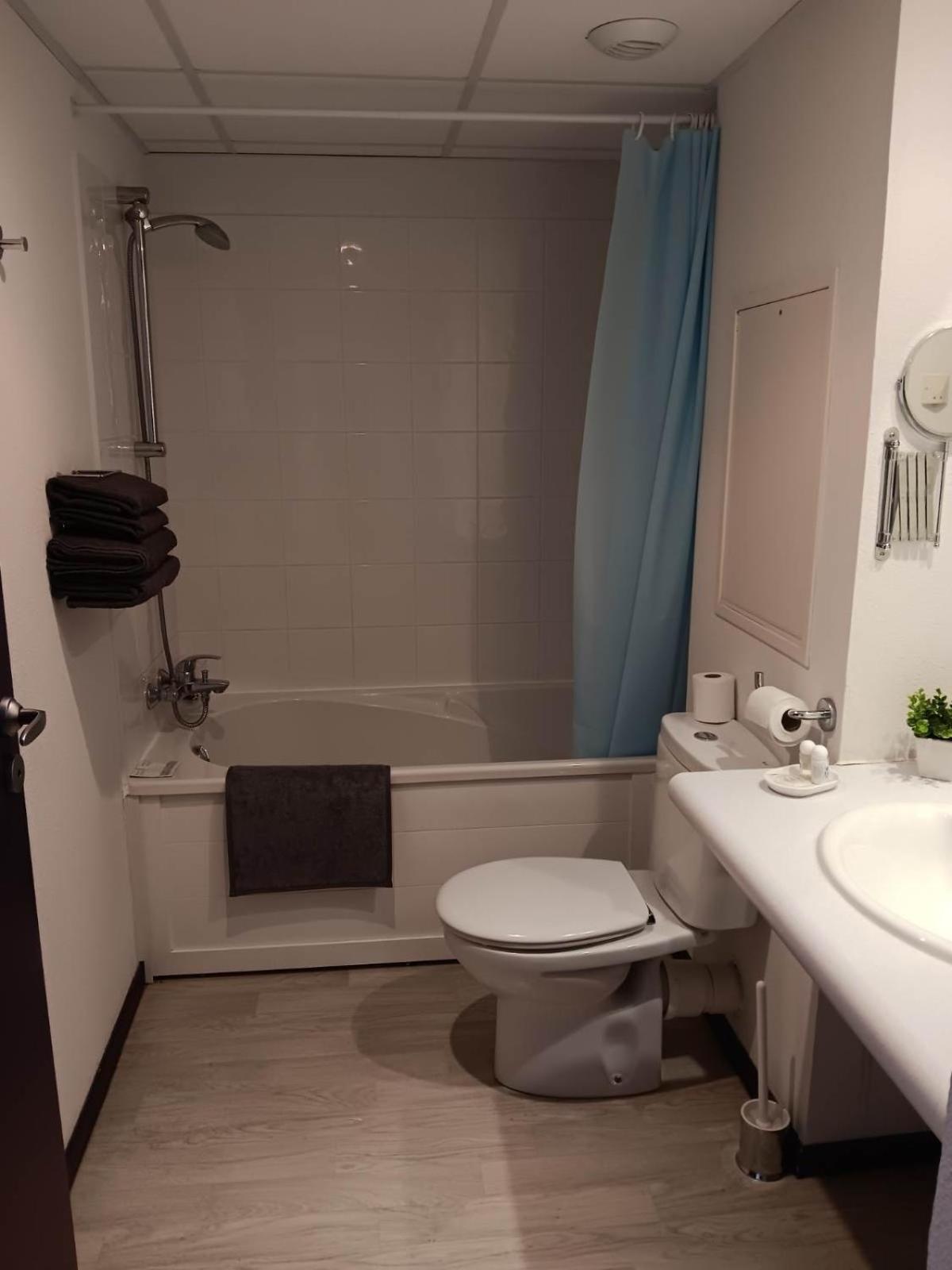 Studio 24M2 Au 4Eme Etage Ascenseur A Cote De La Gare Sncf Lourdes Zewnętrze zdjęcie
